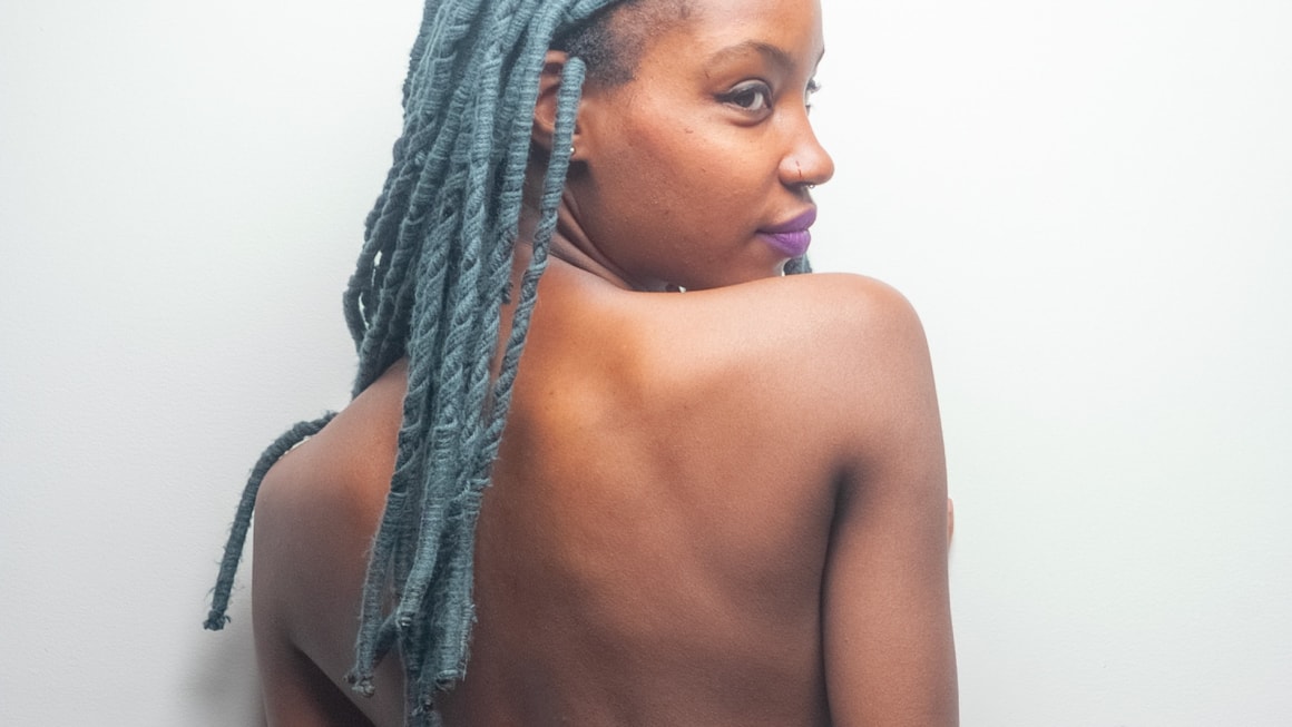 Cosmid-Violet Pretty-Violet Takes Off Her Fur