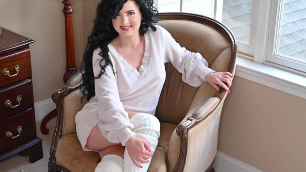 Stephanie Lauren Takes Off Her Sweater